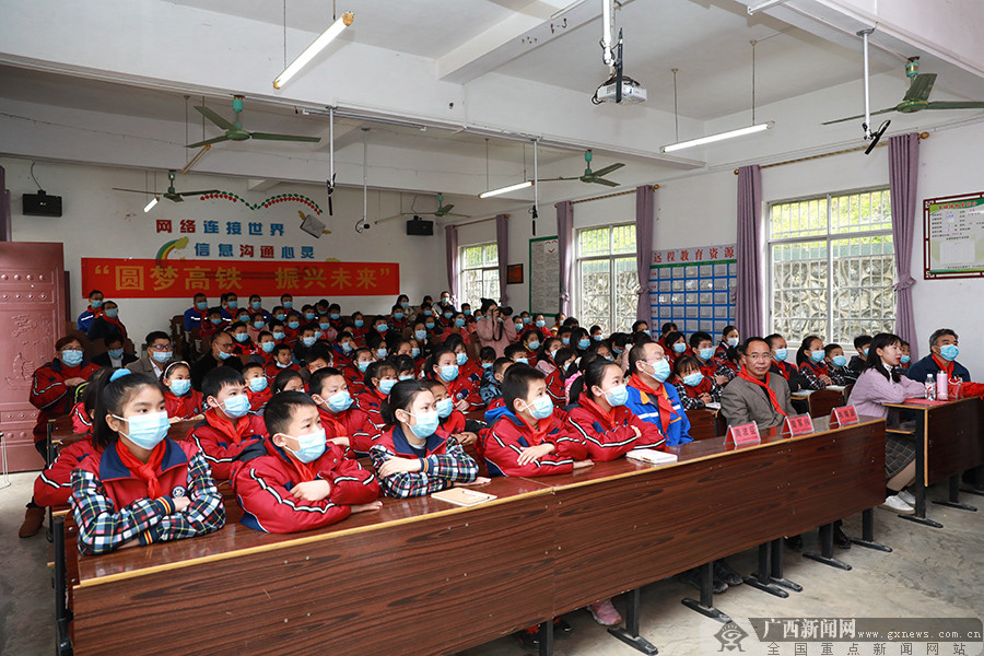 贵南县小学最新动态报道